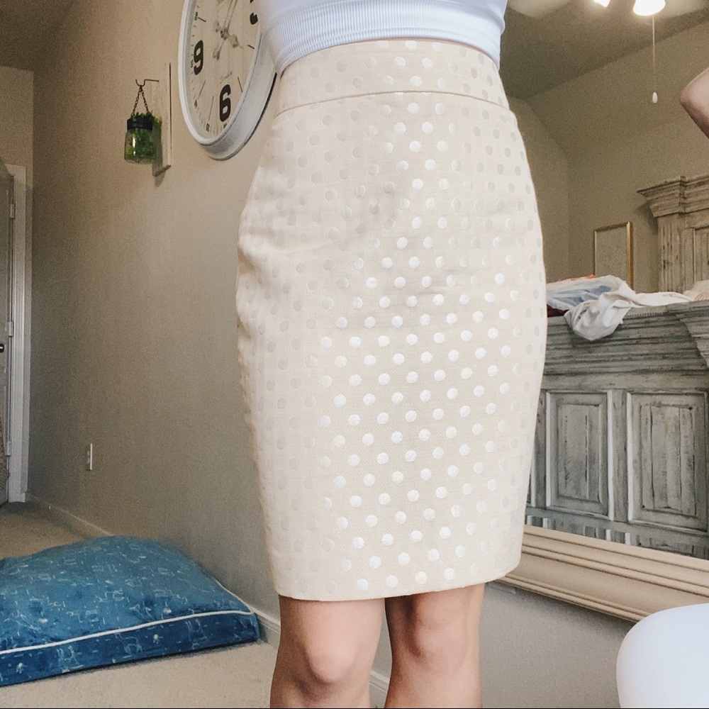 ANN TAYLOR 4 CREAM POLKA DOT MIDI SKIRT